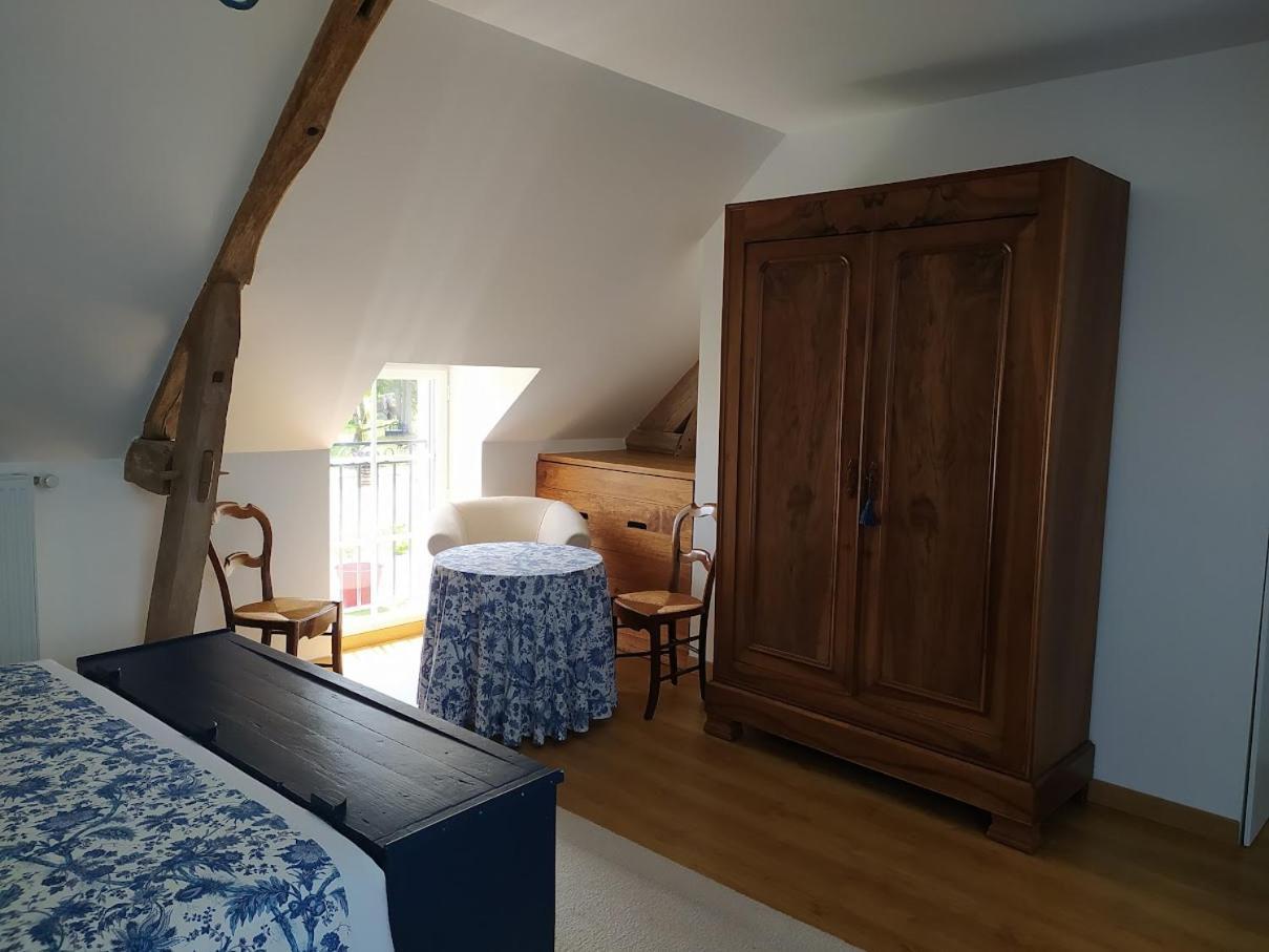 Les Ormeaux Hotell Oisly Exteriör bild